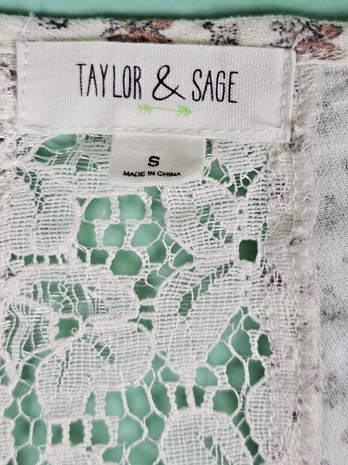 Taylor and Sage Red/White Patterned Dress Size Small Long Sleeve