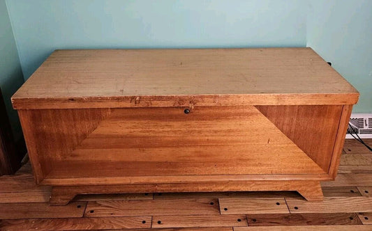 1954 Lane Cedar Chest Mid Century Modern Hope Chest with Key