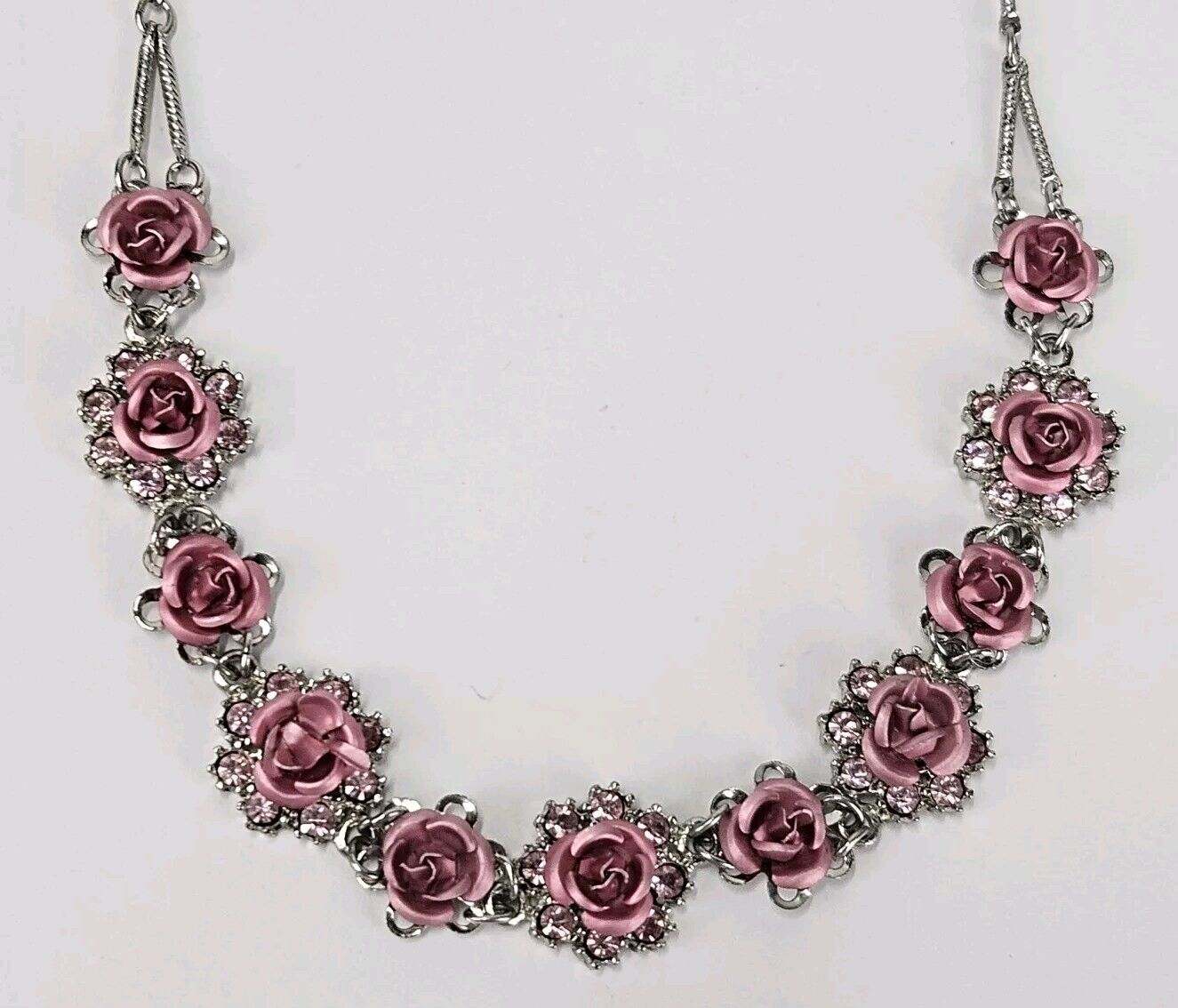 VINTAGE  AVON NR DELICATE SILVER TONE PINK SPARKLE RHINESTONE ROSEBUD NECKLACE