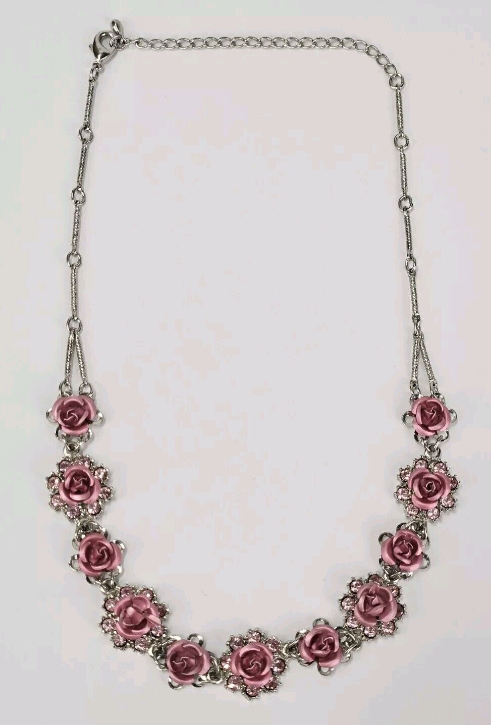 VINTAGE  AVON NR DELICATE SILVER TONE PINK SPARKLE RHINESTONE ROSEBUD NECKLACE