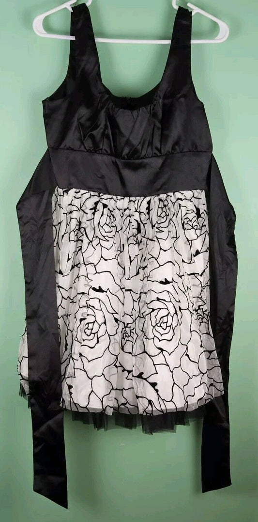 Xoxo Dress Womens 9 Black White Floral Artsy Lined Stretch Midi