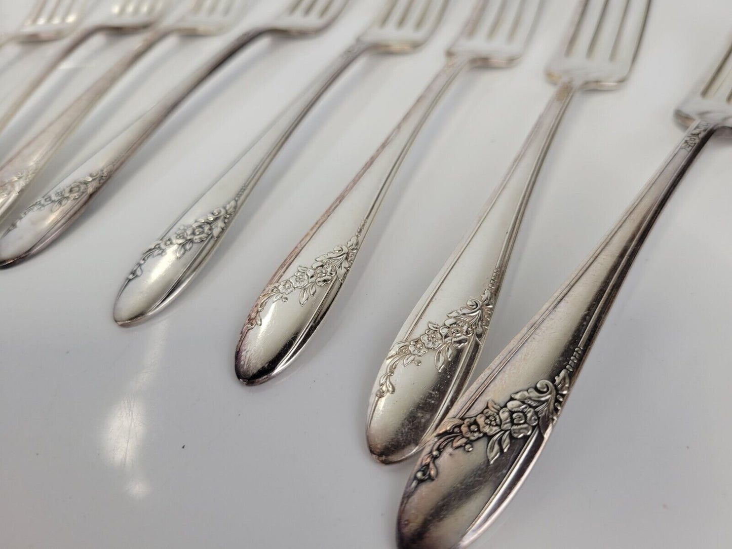 22 VINTAGE TUDOR PLATE ONEIDA COMMUNITY SOUP SPOONS FORKS